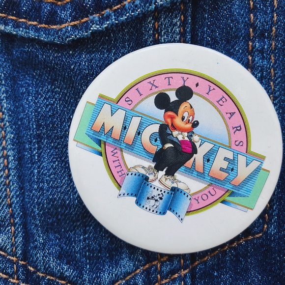 Vintage Mickey Button - Picture 1 of 3
